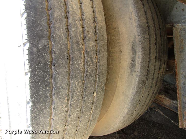 image for item DB6925 1975 Fruehauf drop deck equipment trailer