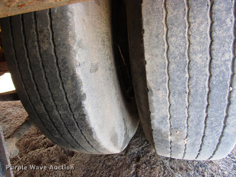 image for item DB6925 1975 Fruehauf drop deck equipment trailer