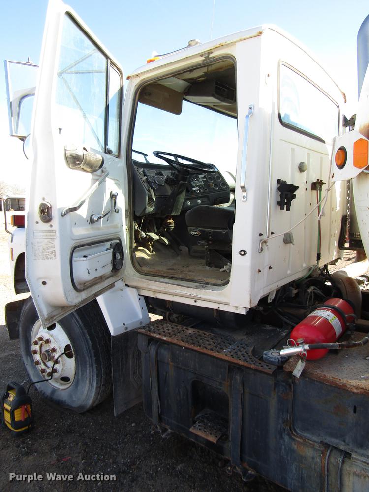 image for item DB6925 1975 Fruehauf drop deck equipment trailer