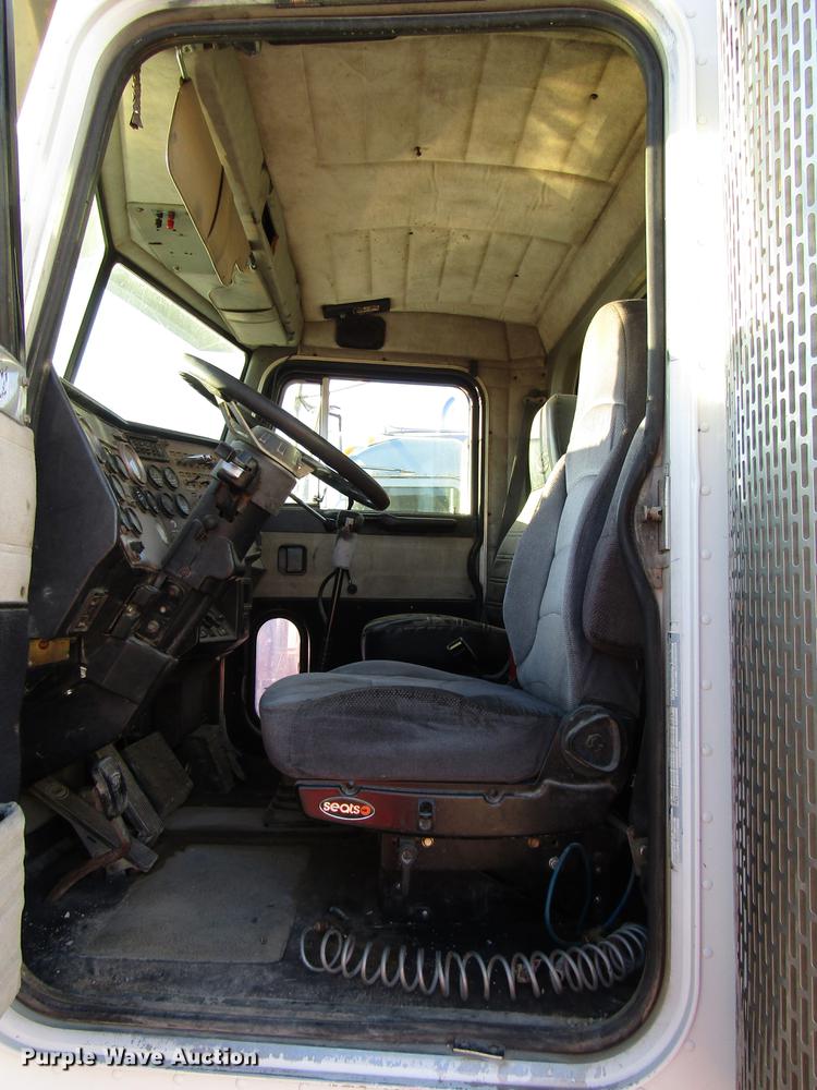 image for item DB6927 1995 Peterbilt 378 semi truck