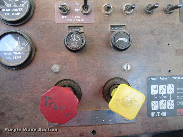 image for item DB6927 1995 Peterbilt 378 semi truck