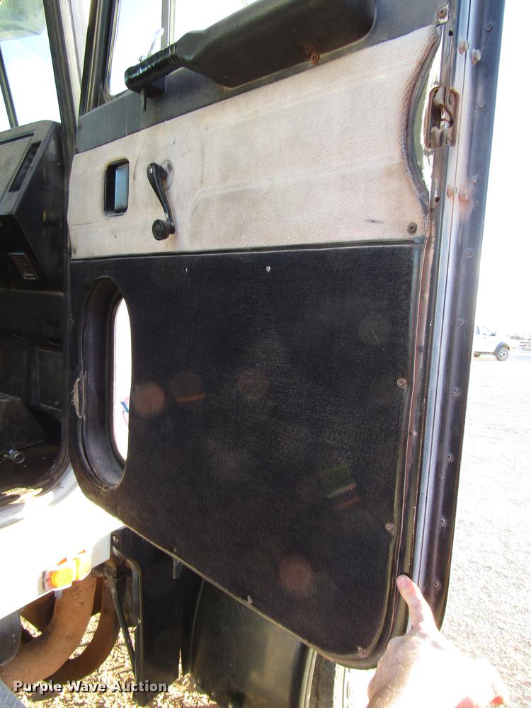 image for item DB6927 1995 Peterbilt 378 semi truck