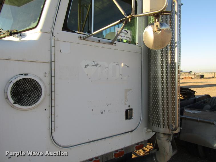 image for item DB6927 1995 Peterbilt 378 semi truck