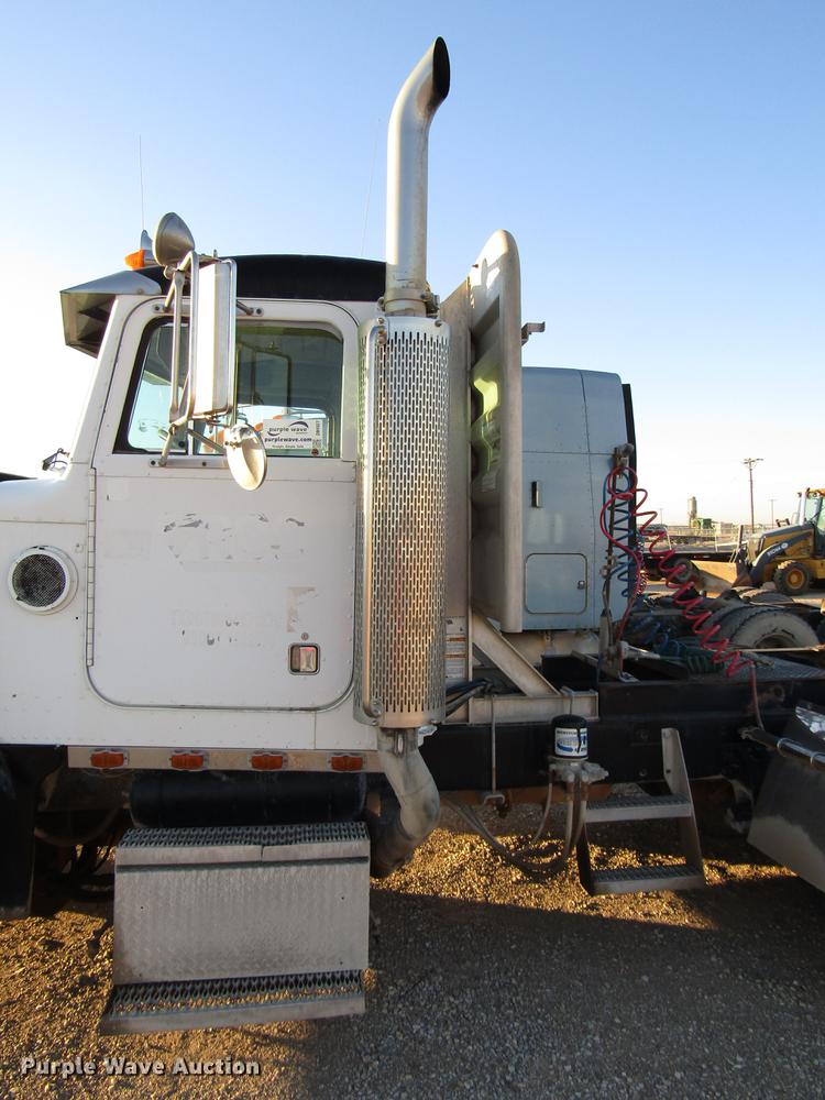 image for item DB6927 1995 Peterbilt 378 semi truck