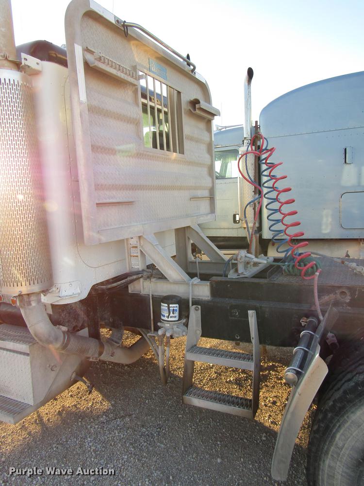 image for item DB6927 1995 Peterbilt 378 semi truck