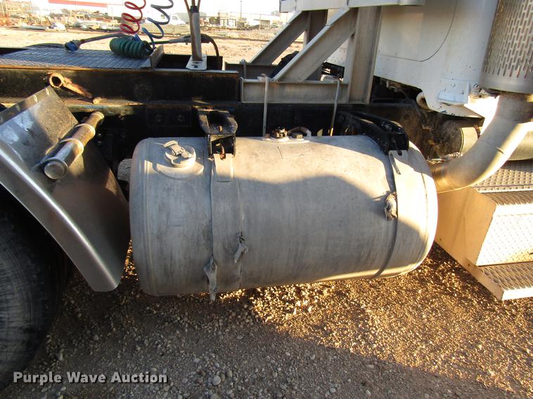 image for item DB6927 1995 Peterbilt 378 semi truck