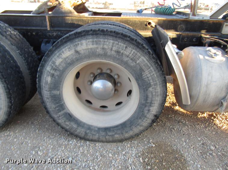 image for item DB6927 1995 Peterbilt 378 semi truck