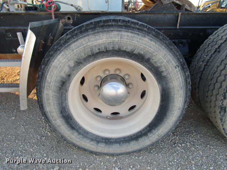 image for item DB6927 1995 Peterbilt 378 semi truck