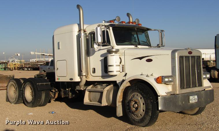 image for item DB6928 2005 Peterbilt 378 semi truck