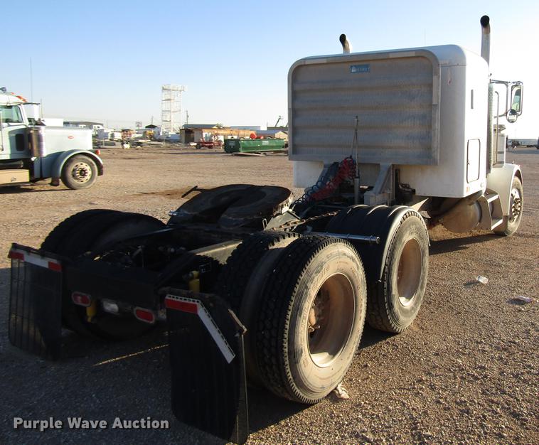 image for item DB6928 2005 Peterbilt 378 semi truck