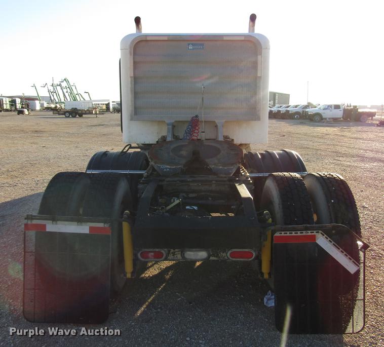 image for item DB6928 2005 Peterbilt 378 semi truck