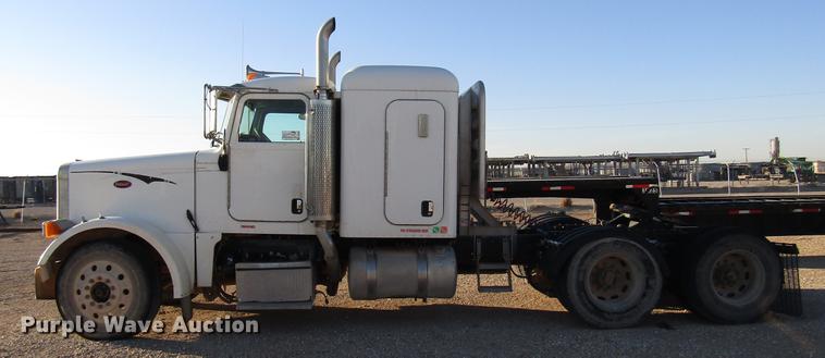 image for item DB6928 2005 Peterbilt 378 semi truck