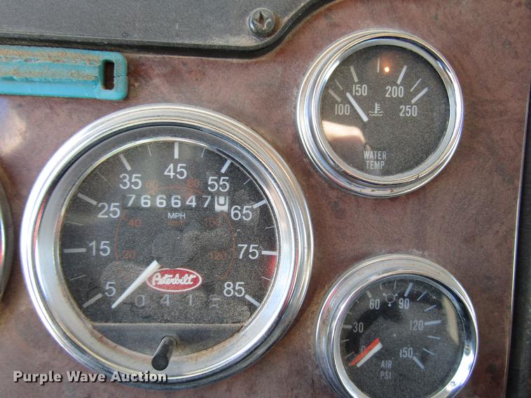 image for item DB6928 2005 Peterbilt 378 semi truck