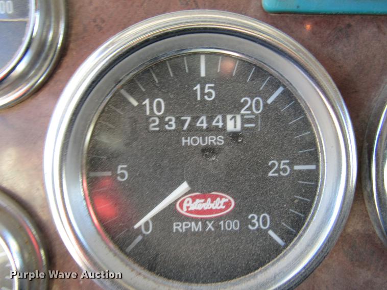 image for item DB6928 2005 Peterbilt 378 semi truck