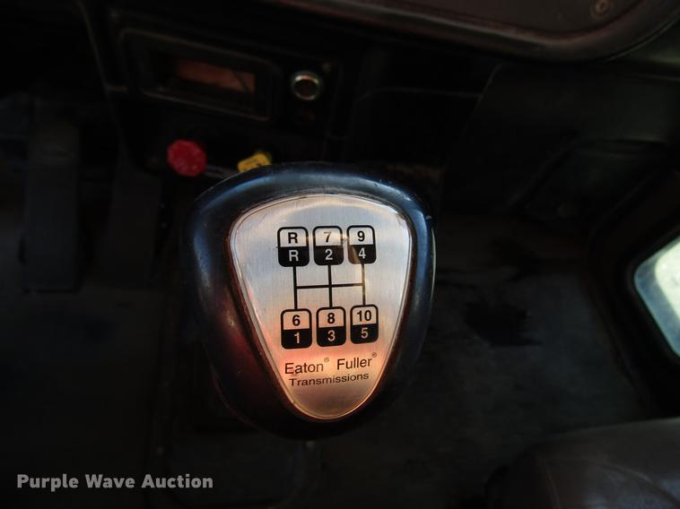 image for item DB6928 2005 Peterbilt 378 semi truck