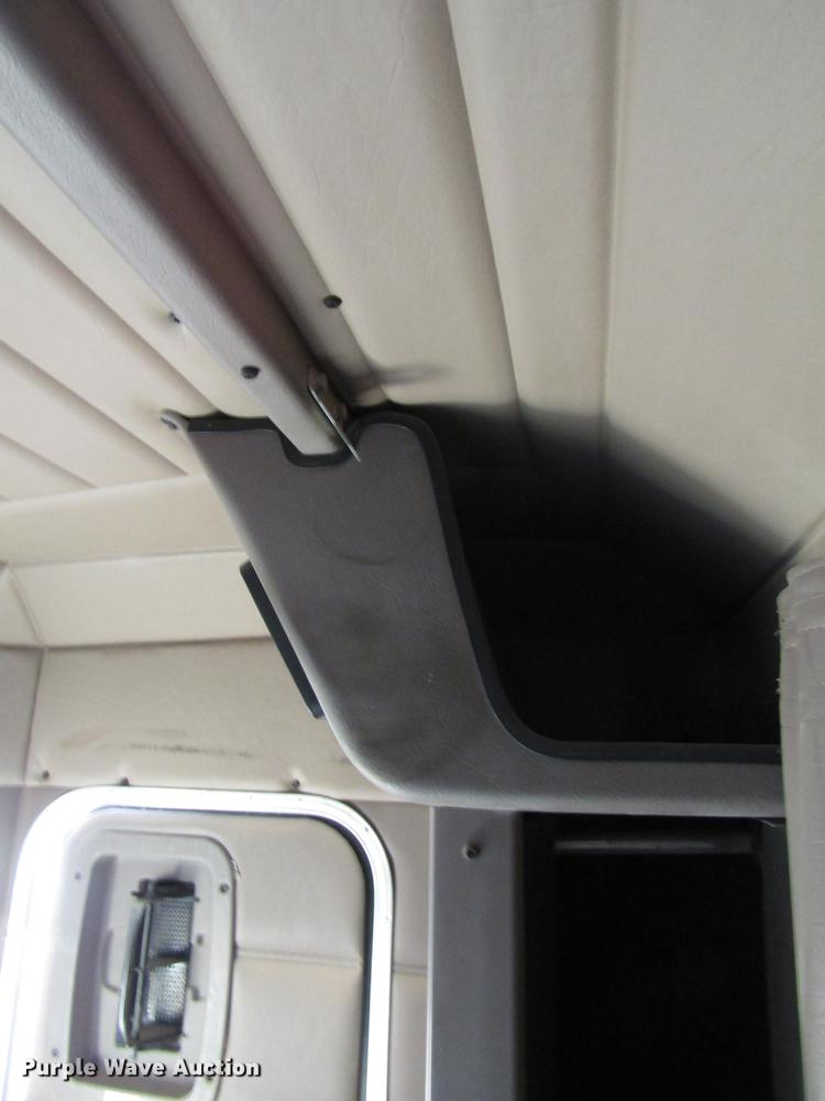 image for item DB6928 2005 Peterbilt 378 semi truck