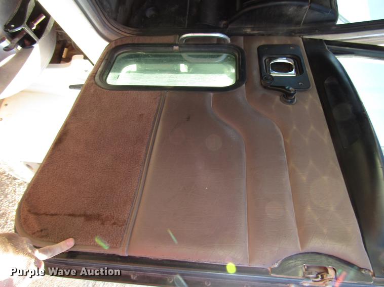 image for item DB6928 2005 Peterbilt 378 semi truck