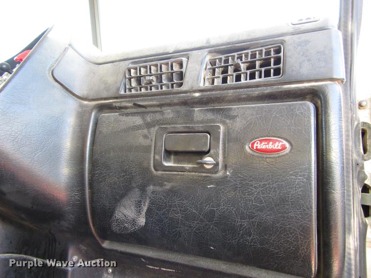 image for item DB6928 2005 Peterbilt 378 semi truck