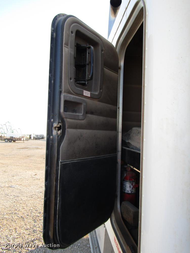 image for item DB6928 2005 Peterbilt 378 semi truck