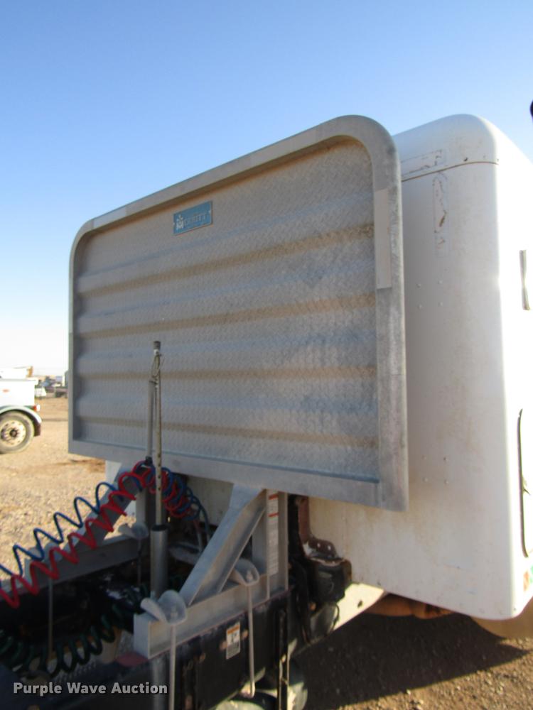 image for item DB6928 2005 Peterbilt 378 semi truck