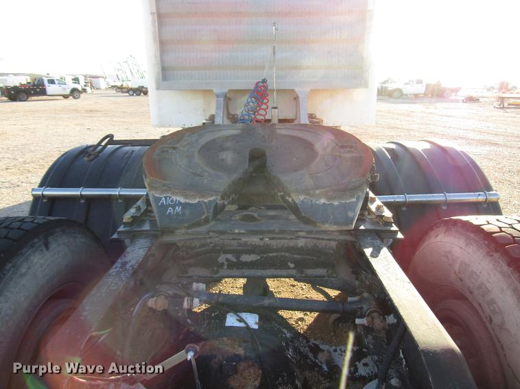 image for item DB6928 2005 Peterbilt 378 semi truck