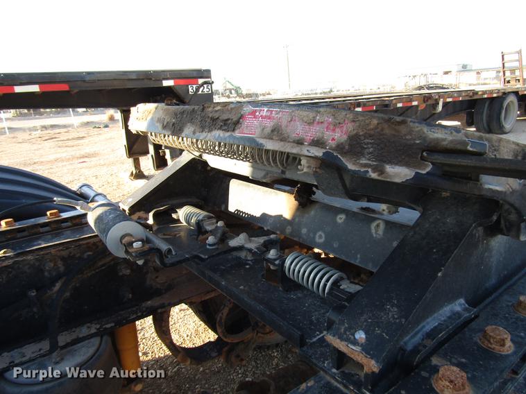 image for item DB6928 2005 Peterbilt 378 semi truck