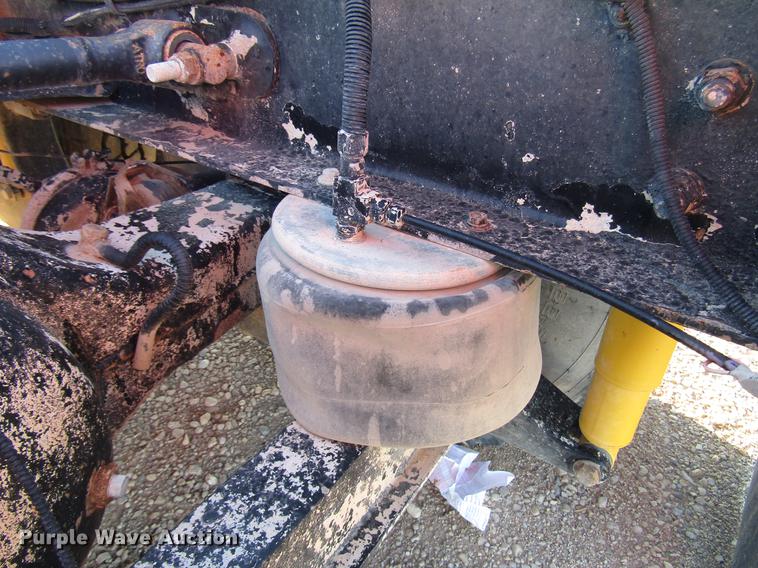 image for item DB6928 2005 Peterbilt 378 semi truck