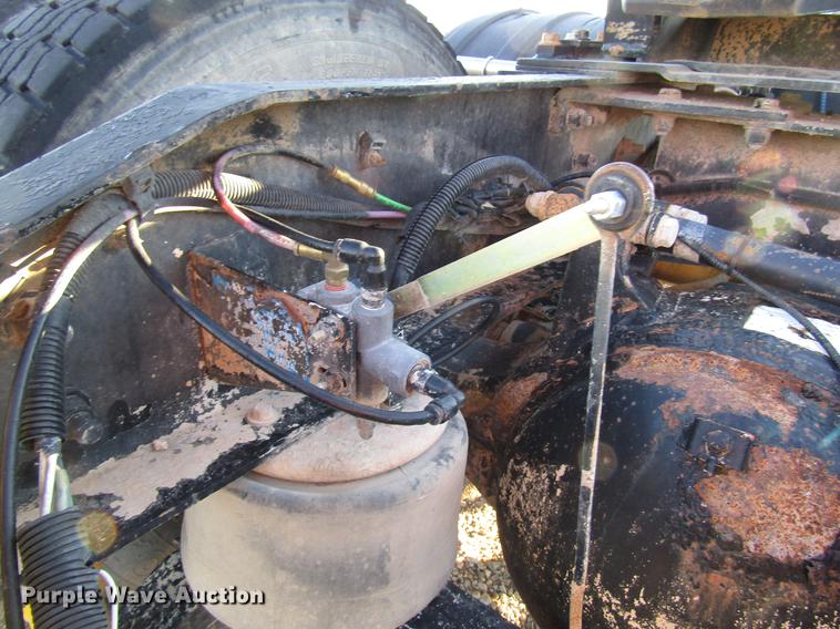 image for item DB6928 2005 Peterbilt 378 semi truck