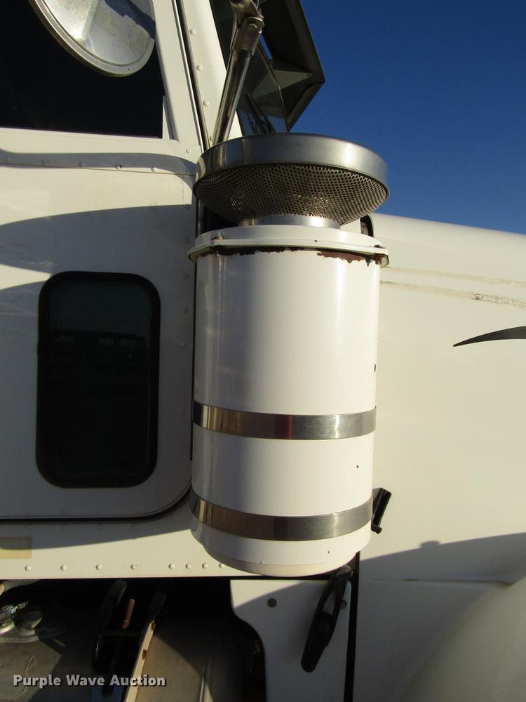 image for item DB6928 2005 Peterbilt 378 semi truck