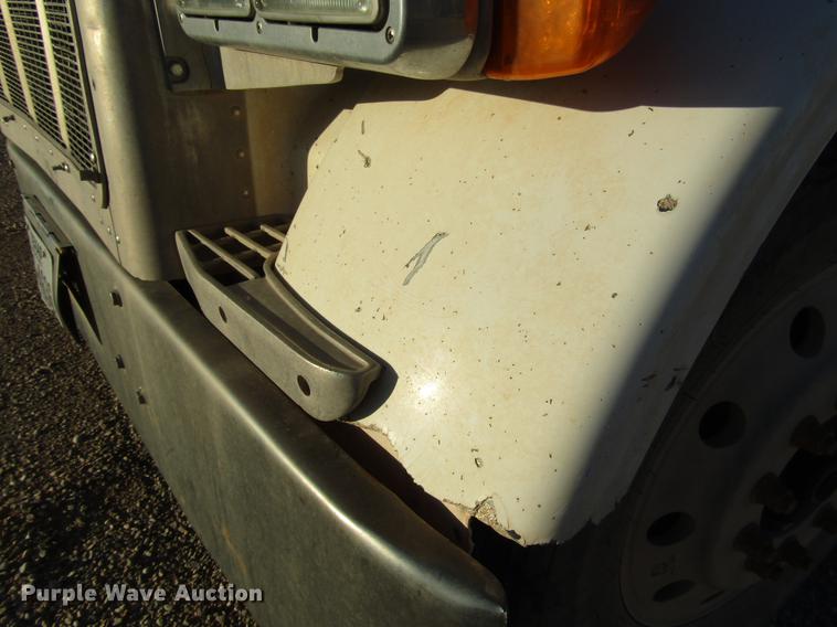 image for item DB6928 2005 Peterbilt 378 semi truck