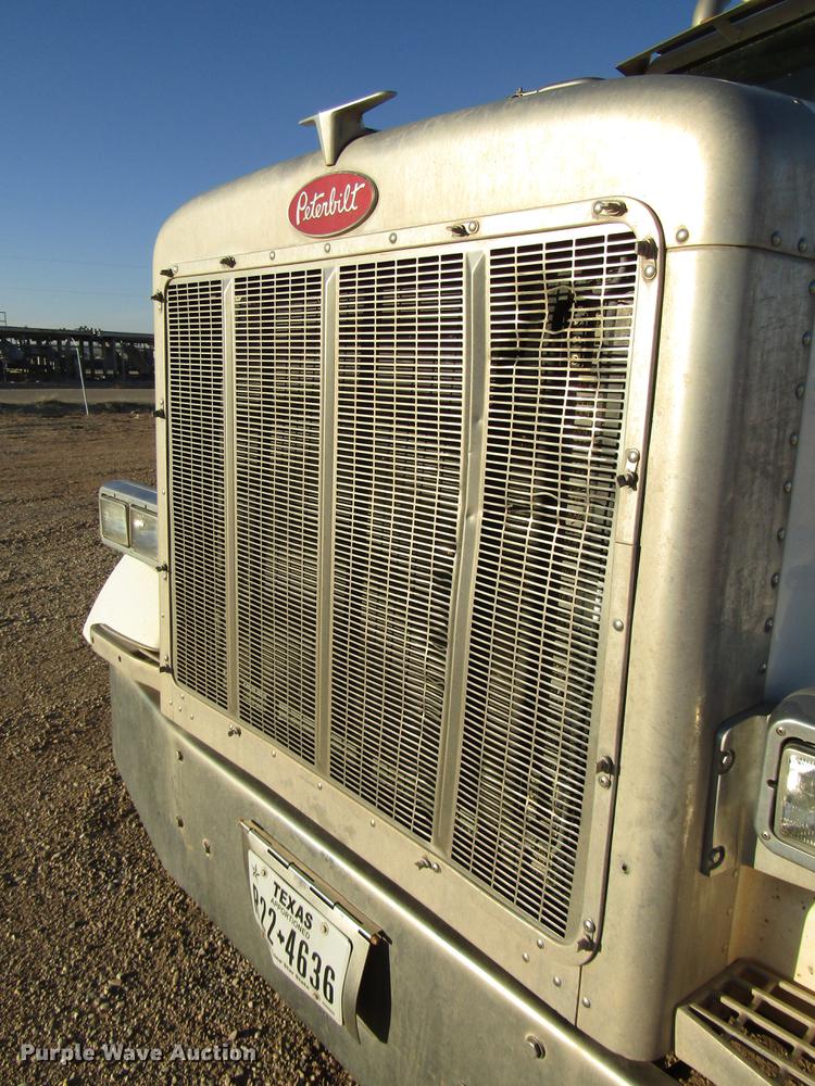 image for item DB6928 2005 Peterbilt 378 semi truck