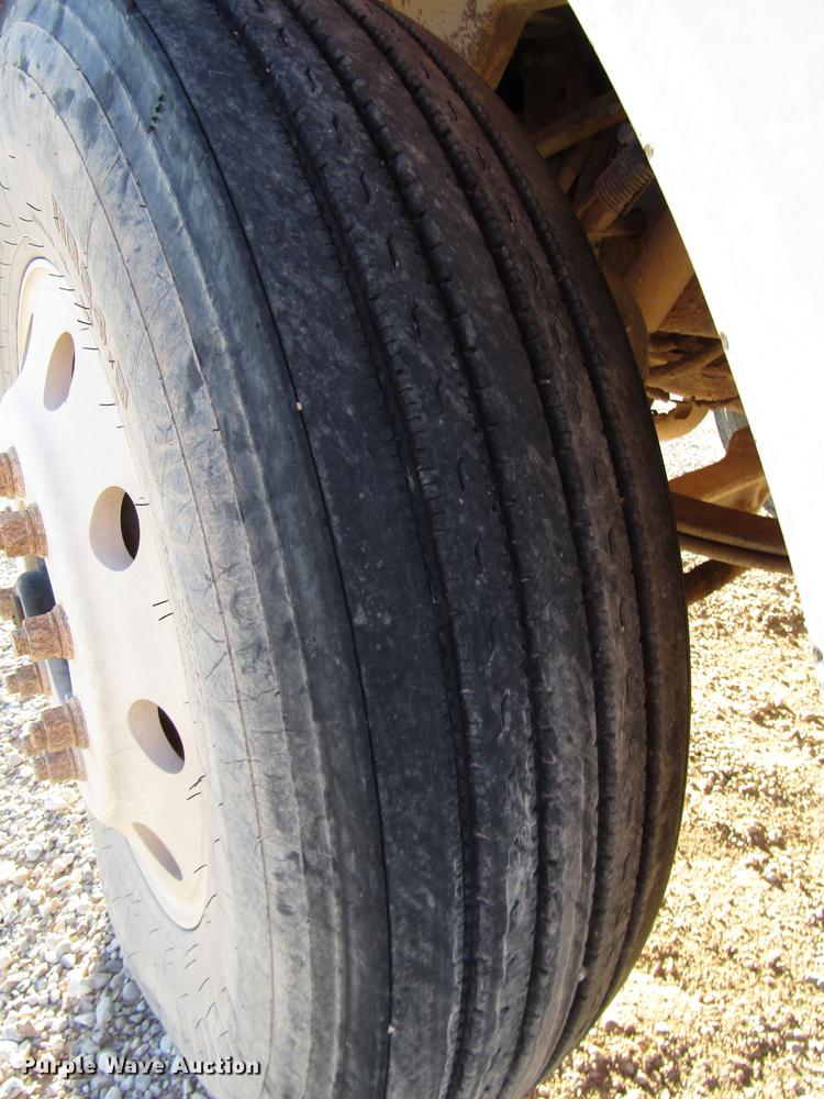 image for item DB6928 2005 Peterbilt 378 semi truck