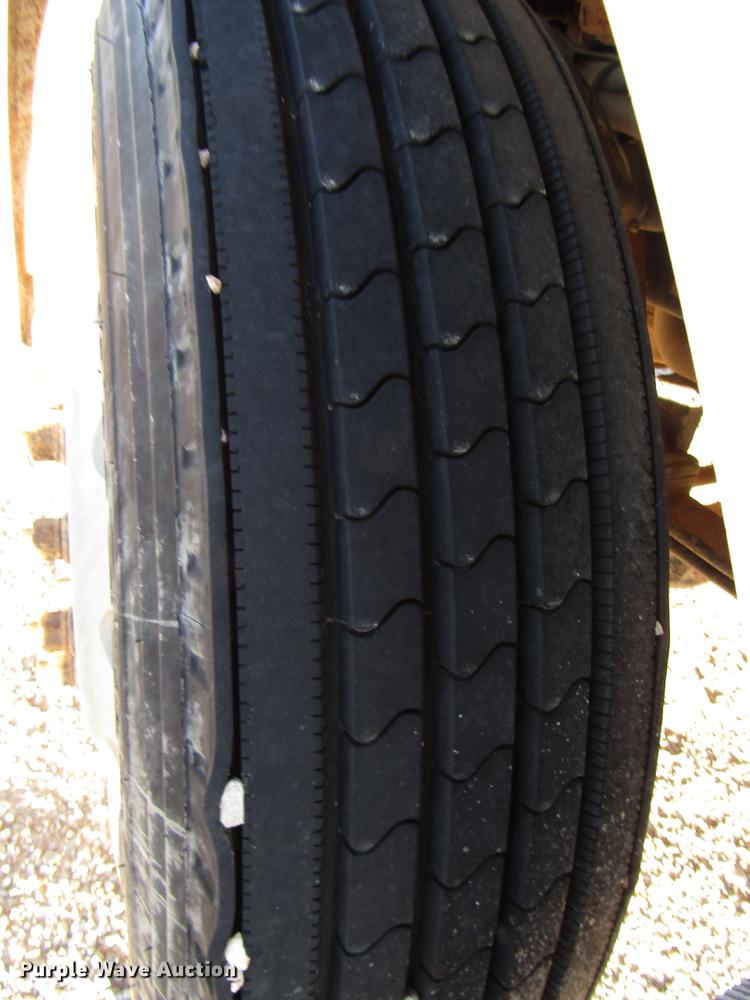 image for item DB6928 2005 Peterbilt 378 semi truck