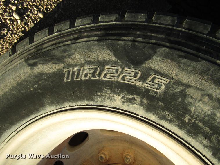 image for item DB6928 2005 Peterbilt 378 semi truck