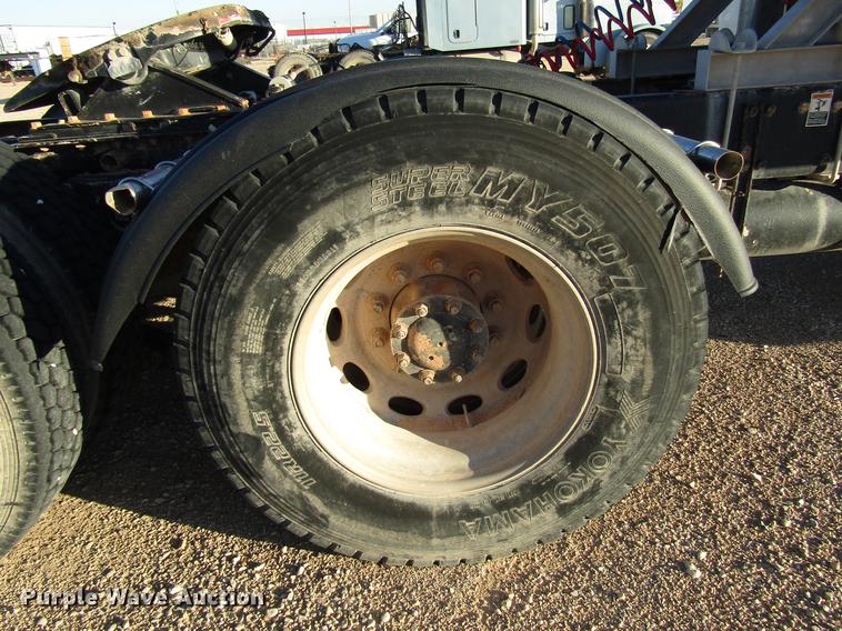 image for item DB6928 2005 Peterbilt 378 semi truck