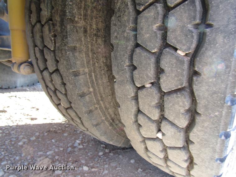 image for item DB6928 2005 Peterbilt 378 semi truck