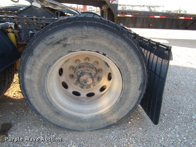 image for item DB6928 2005 Peterbilt 378 semi truck