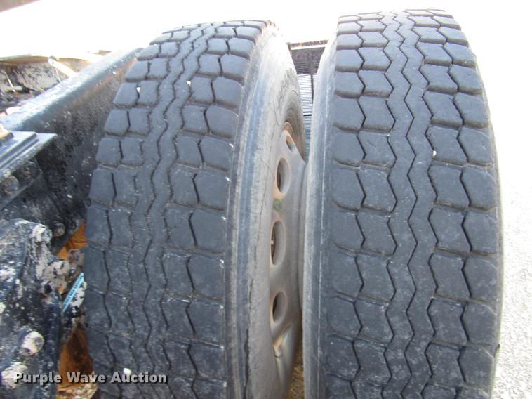 image for item DB6928 2005 Peterbilt 378 semi truck