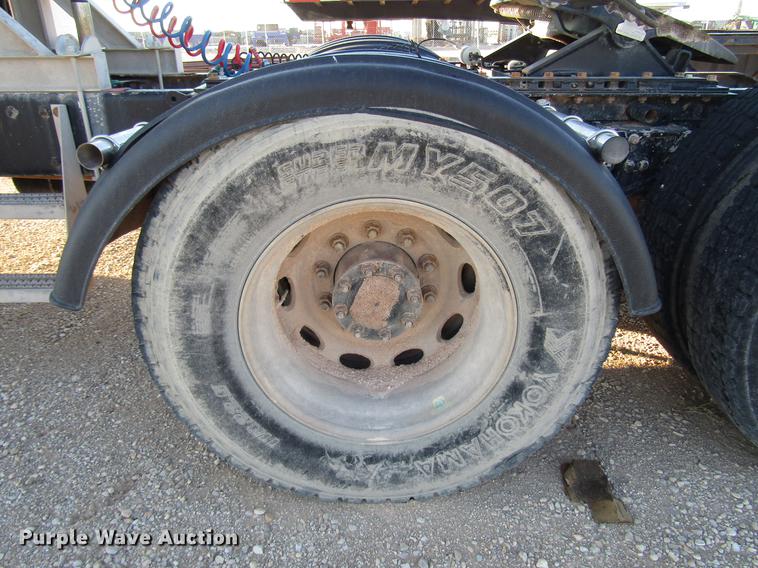 image for item DB6928 2005 Peterbilt 378 semi truck