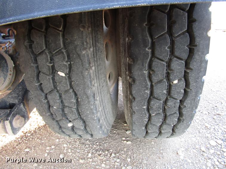 image for item DB6928 2005 Peterbilt 378 semi truck