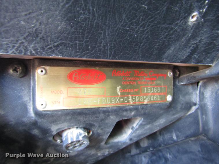 image for item DB6928 2005 Peterbilt 378 semi truck