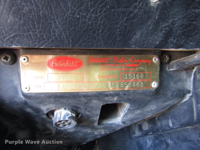 image for item DB6928 2005 Peterbilt 378 semi truck