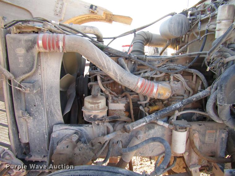 image for item DB6928 2005 Peterbilt 378 semi truck