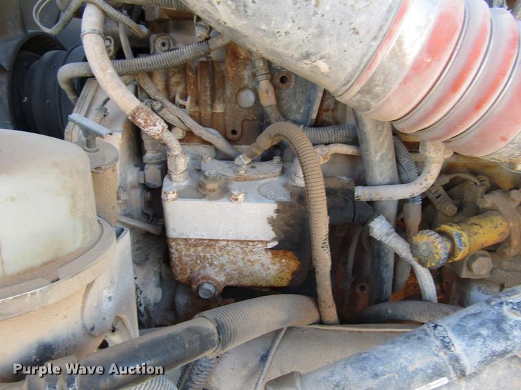 image for item DB6928 2005 Peterbilt 378 semi truck