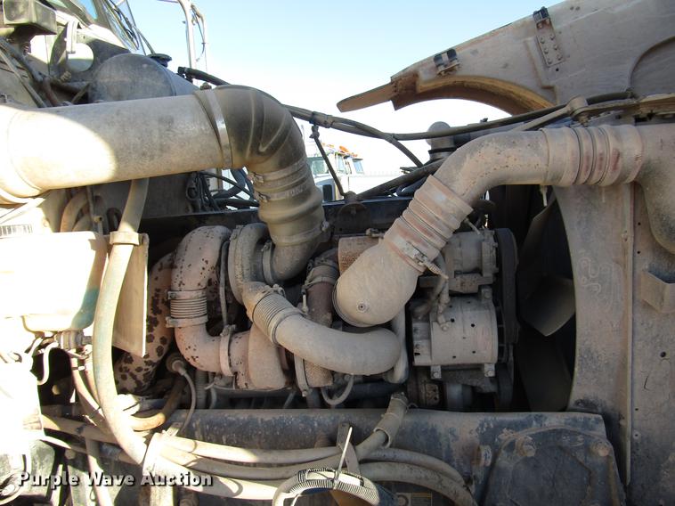 image for item DB6928 2005 Peterbilt 378 semi truck