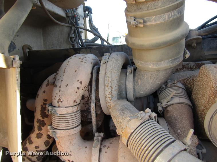 image for item DB6928 2005 Peterbilt 378 semi truck