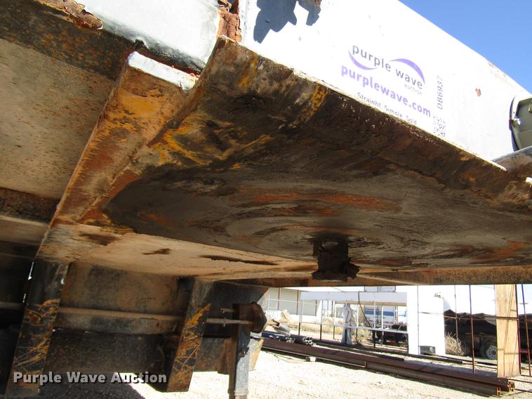 image for item DB6937 1973 Hyster drop deck equipment trailer