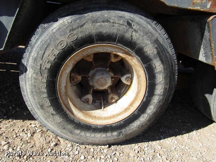 image for item DB6937 1973 Hyster drop deck equipment trailer