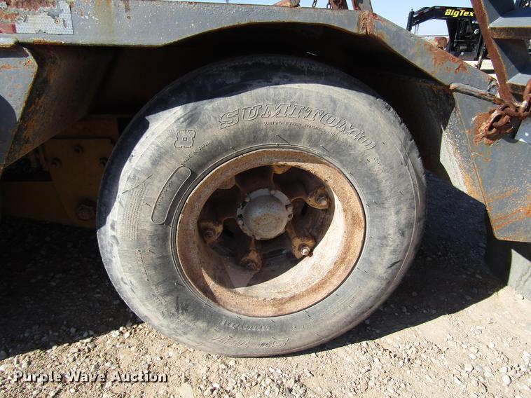 image for item DB6937 1973 Hyster drop deck equipment trailer