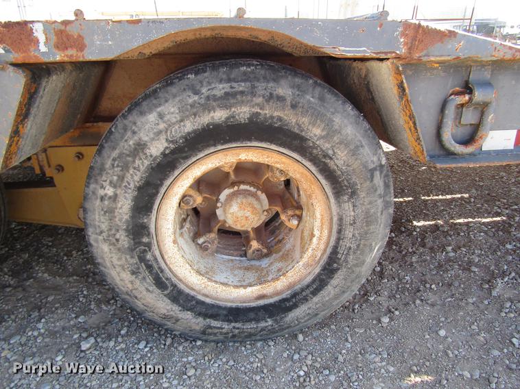 image for item DB6937 1973 Hyster drop deck equipment trailer